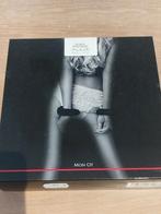 *Nieuw!* Duurzame metalen handboeien met zachte pels., Ophalen of Verzenden, Nieuw, Overige typen