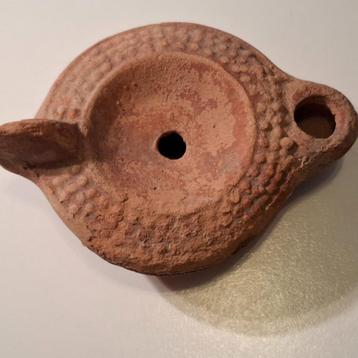 Oud-Romeins olielampje in terracotta beschikbaar voor biedingen