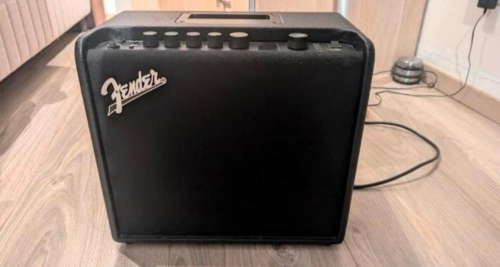 Fender Mustang LT25, Muziek en Instrumenten, Versterkers | Bas en Gitaar, Zo goed als nieuw, Ophalen of Verzenden