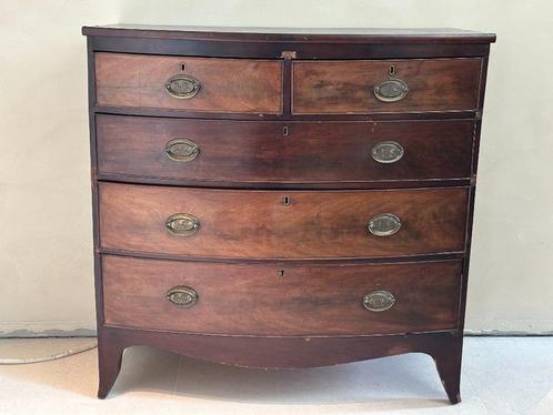 Antieke Engelse bow-front commode ca. 1800, Antiek en Kunst, Antiek | Meubels | Kasten, Ophalen