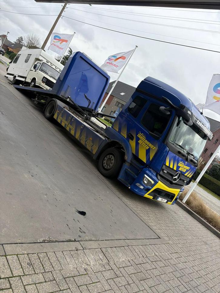 dépanneuse, Autos, Camions, Entreprise, ABS, Phares directionnels, Régulateur de distance, Airbags, Air conditionné, Alarme, Android Auto