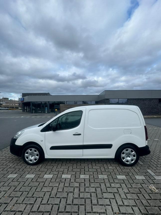 Peugeot Partner 1.6 Automaat- (PRIJS BESPREEKBAAR), Auto's, Bestelwagens en Lichte vracht, Particulier, Apple Carplay, Peugeot
