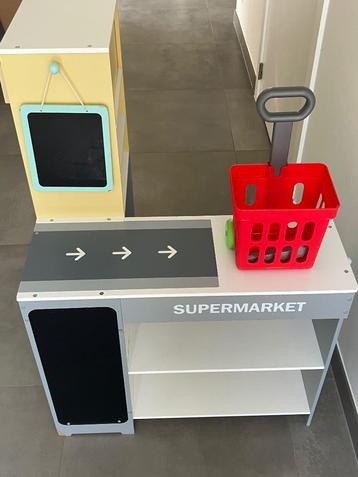 Houten supermarkt beschikbaar voor biedingen