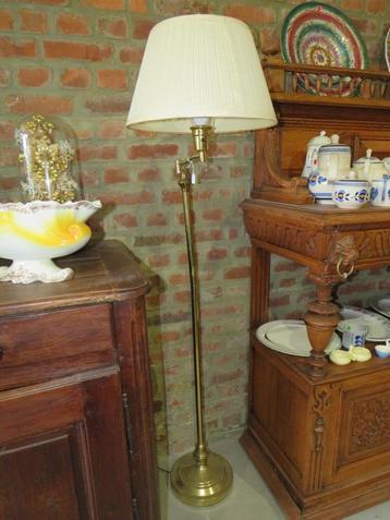 Vintage vloerlamp beschikbaar voor biedingen
