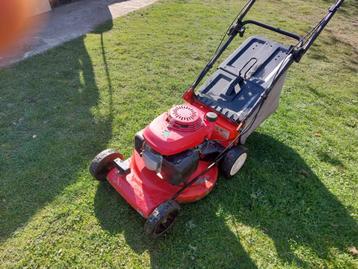 Zelftrekkende grasmaaier met Honda motor beschikbaar voor biedingen