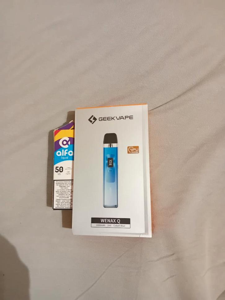 Vapoteuse avec e-liquide et résistance neuve, Collections, Articles de fumeurs, Briquets & Boîtes d'allumettes, Comme neuf, Autres types