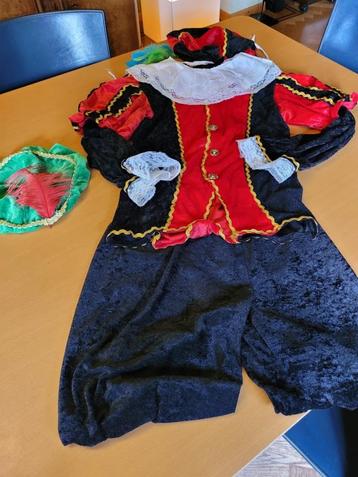 verkleedkledij piet , sint  beschikbaar voor biedingen