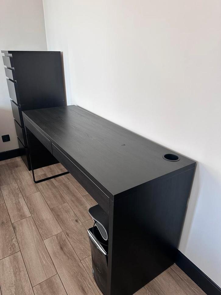 BUREAU MICKE IKEA, Huis en Inrichting, Bureaus, Zo goed als nieuw, Bureau, Ophalen