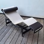 LC4 Le Corbusier, editie van Jeanneret Perriand Cassina, Huis en Inrichting, Ophalen, Zo goed als nieuw