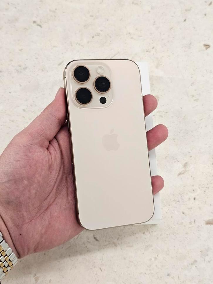 IPHONE 16 PRO 5G 256 GO DESERT TITANIUM, Télécoms, Téléphonie mobile | Housses, Coques & Façades | Apple iPhone, Comme neuf, Enlèvement