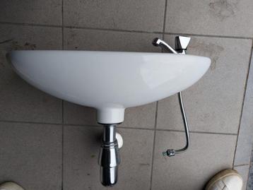 Lavabo/handenwasser voor toiletruimte  beschikbaar voor biedingen