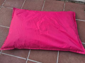 Zitzak roze beschikbaar voor biedingen