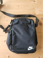 Nike heuptasje nieuw, Handtassen en Accessoires, Tassen | Schoudertassen, Ophalen of Verzenden, Zo goed als nieuw