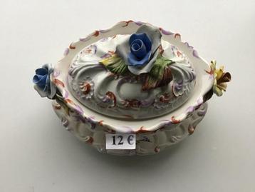 mooie antieke schaal met deksel en onderschaal voor 12 € beschikbaar voor biedingen