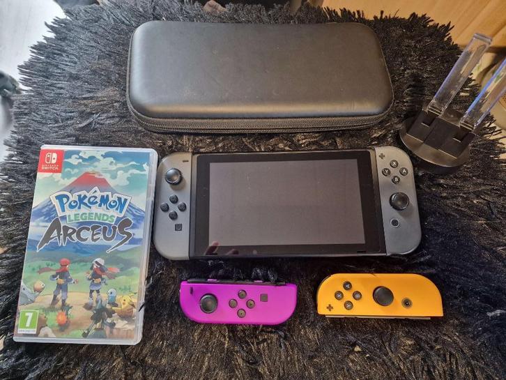 Nintendo Switch Gray, Games en Spelcomputers, Spelcomputers | Nintendo Switch, Gebruikt, Switch 2019 Upgrade, Met 2 controllers