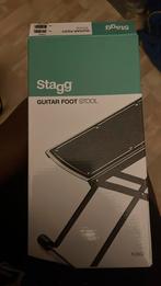 Stagg Guitar Foot Stool – Nieuw in doos, Antiek en Kunst, Antiek | Gereedschap en Instrumenten, Verzenden