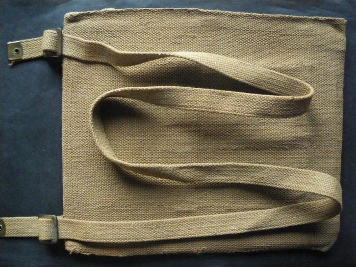 Porte-cartes britannique daté 1944 complet de ses sangles, Verzamelen, Militaria | Tweede Wereldoorlog, Landmacht, Overige typen