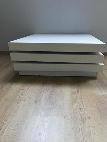 Uitdraaiende salontafel in witte lak, 80x80cm