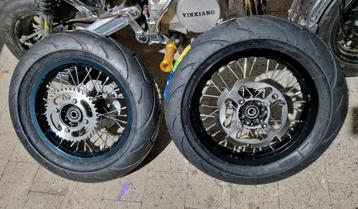 12 inch pitbike welgen niewe banden beschikbaar voor biedingen