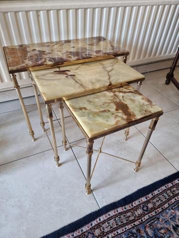 Antieke bijzettafel  beschikbaar voor biedingen