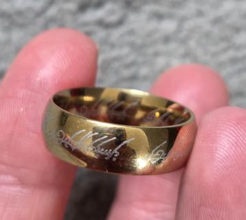 De Ene ring beschikbaar voor biedingen