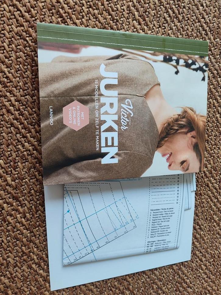 La Maison Victor - Jurken, Boeken, Overige Boeken, Zo goed als nieuw, Ophalen of Verzenden