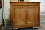 Grand meuble ancien avec 2 portes, à rafraichir., Ophalen, Ancien, 100 tot 150 cm, Kersenhout