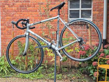 Koersfiets cannondale R3000 beschikbaar voor biedingen