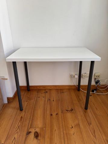 Bureau / Tafel beschikbaar voor biedingen