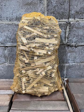 ZAK AANMAAKHOUT +/- 7 KG beschikbaar voor biedingen