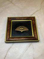 Plaque en damasquine :une scène de tauromachie encadrée, Enlèvement ou Envoi