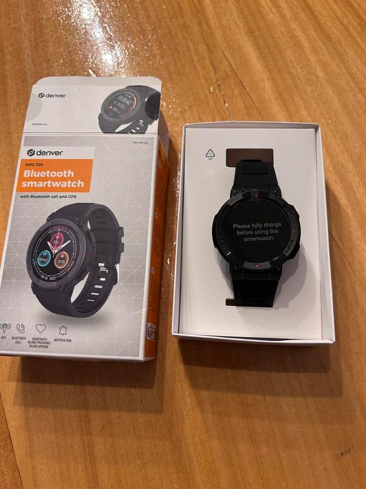 Denver SWG339 smartwatch met GPS , nieuw, Bijoux, Sacs & Beauté, Montres connectées, Neuf, Android, Noir, GPS, Étanche, Enlèvement