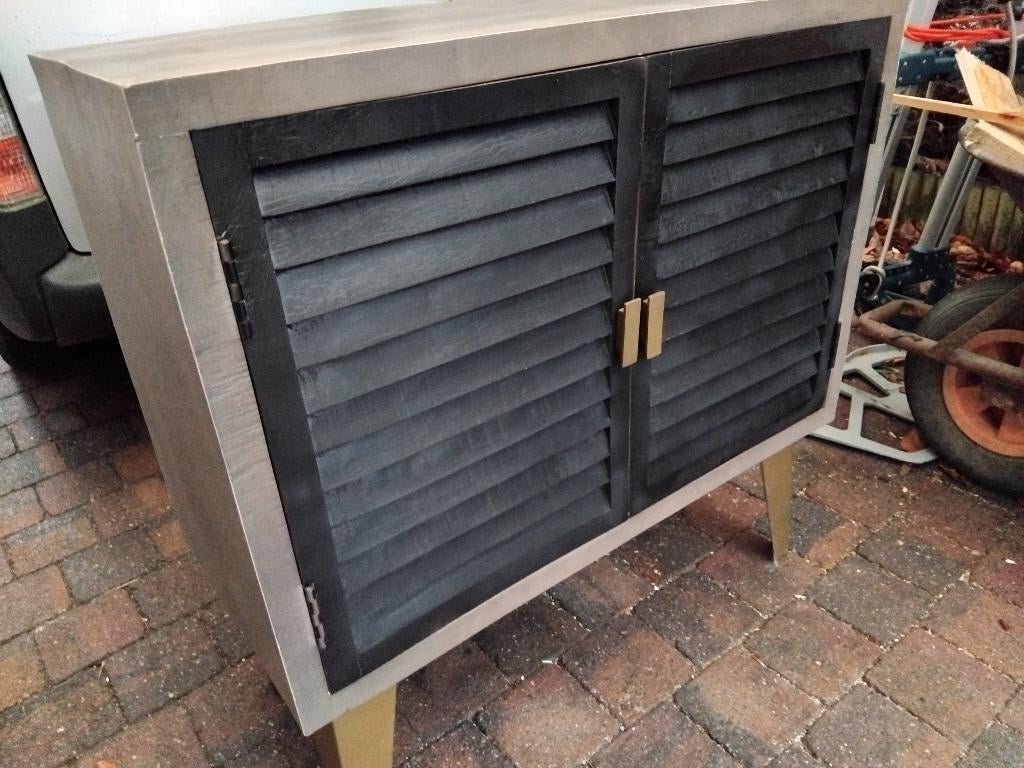 wandkast met lamellen deuren mangohout, Ophalen, Gebruikt