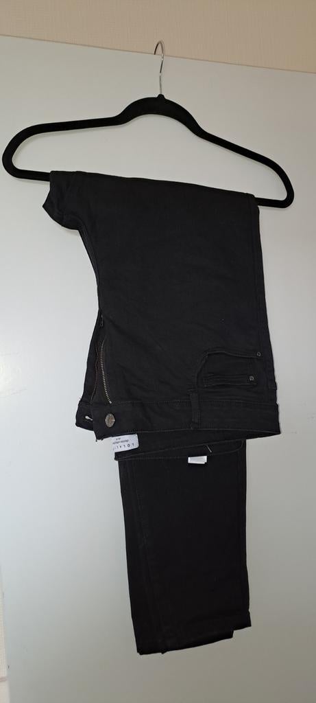 Jeansbroeken, Enlèvement