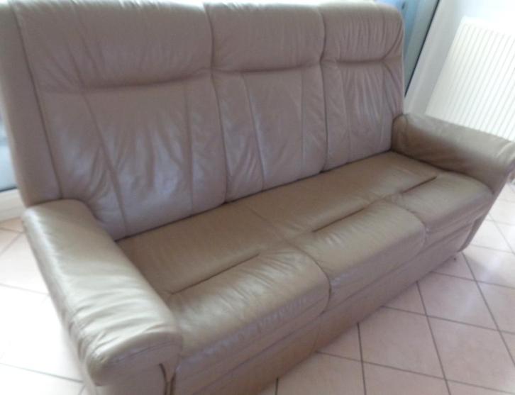 Canapé beige 3 places., Maison & Meubles, Canapés | Salons, Utilisé, Banc droit, Trois personnes, Enlèvement