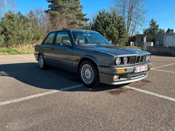 Bmw e30 320is, Auto's, BMW, Particulier, 3 Reeks, Benzine, Euro 1, Berline, 2 deurs, Handgeschakeld, Zilver of Grijs, Grijs, Stof