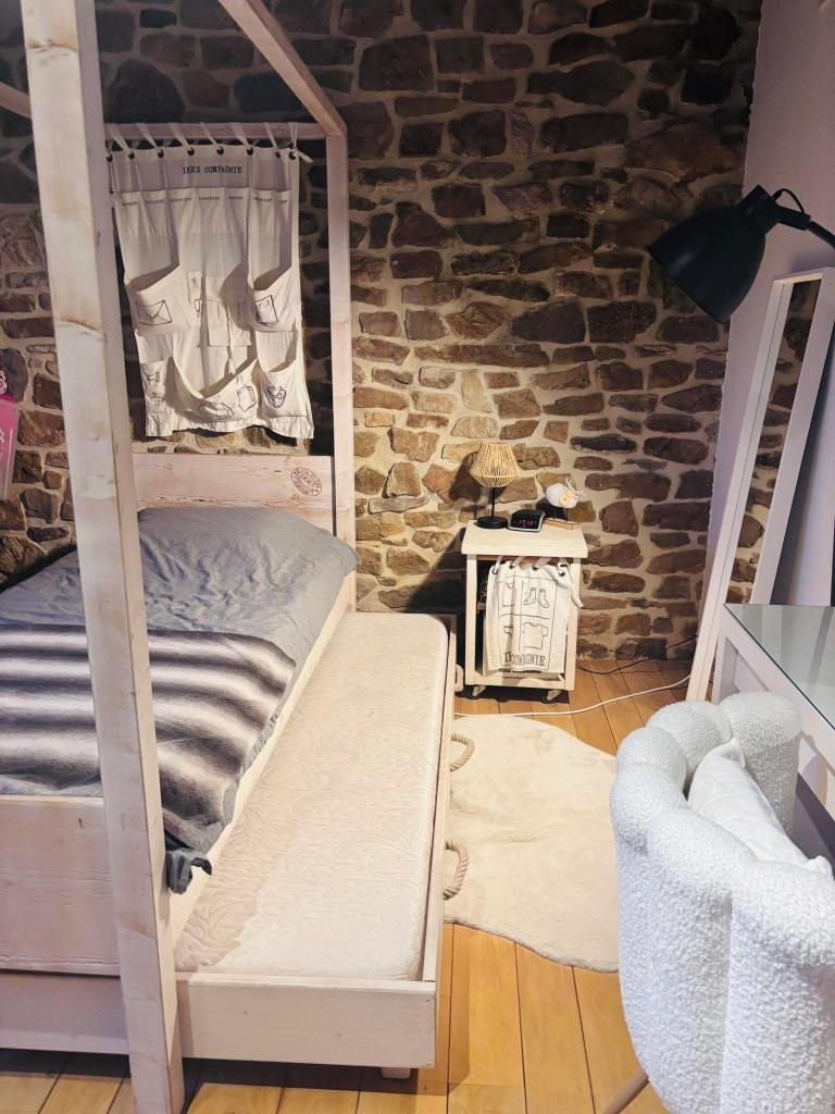 Chambre IKKS lit à baldaquin, armoire ,table chevet, Maison & Meubles, Enlèvement, Comme neuf, Une personne