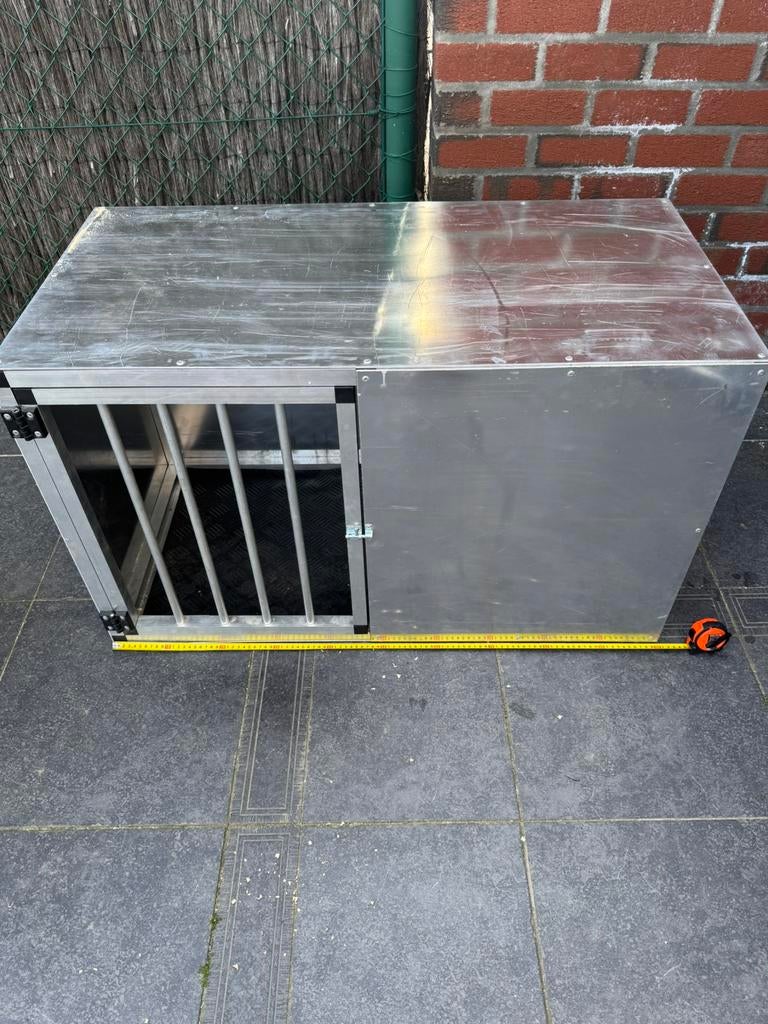 Kennel voertuig, Animaux & Accessoires, Maisons pour chiens, Utilisé, Chenil chien, 75 à 110 cm, Enlèvement