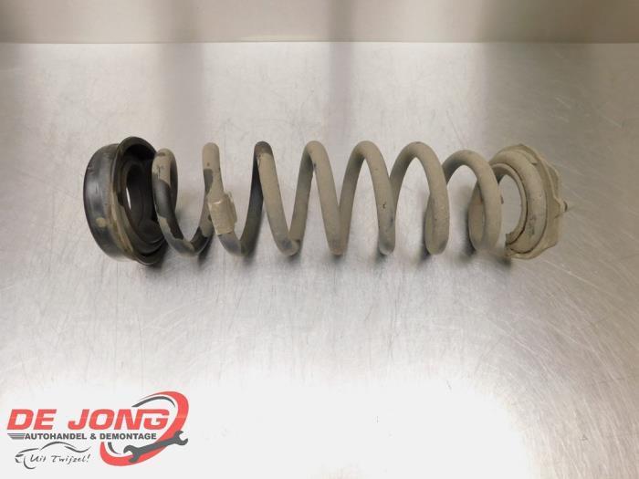 Schroefveer achter van een BMW 1-Serie, Auto-onderdelen, Ophanging en Onderstel, BMW, Gebruikt, 3 maanden garantie, Ophalen of Verzenden