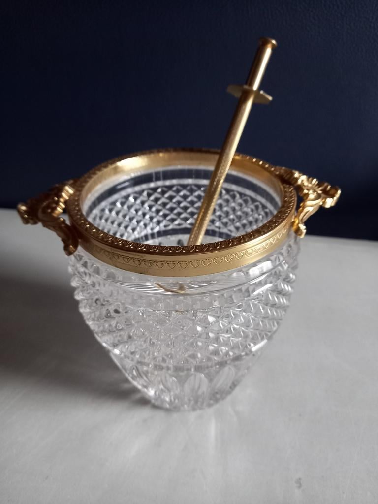 Ijsemmer met tang, Ophalen