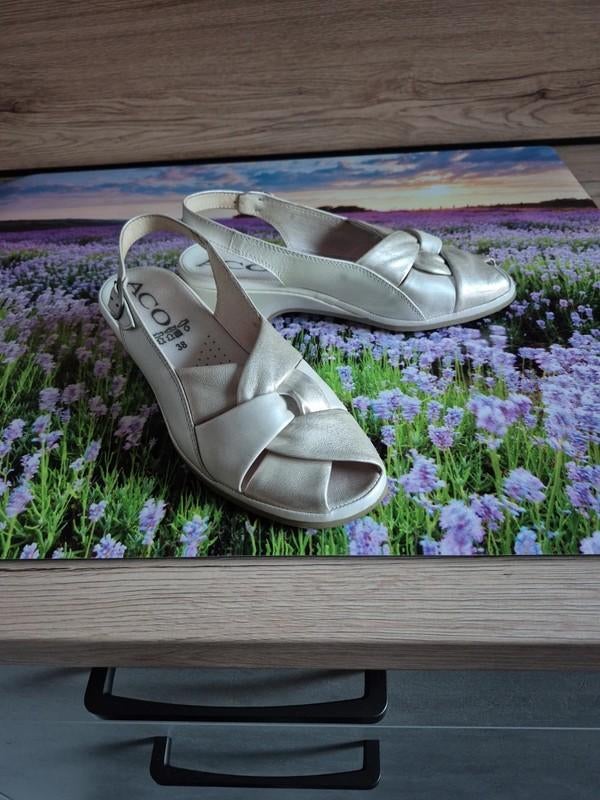 Comfortabele zomerschoen met sleehak Aco maat 38, Kleding | Dames, Schoenen, Verzenden, Beige, Sandalen of Muiltjes, Zo goed als nieuw