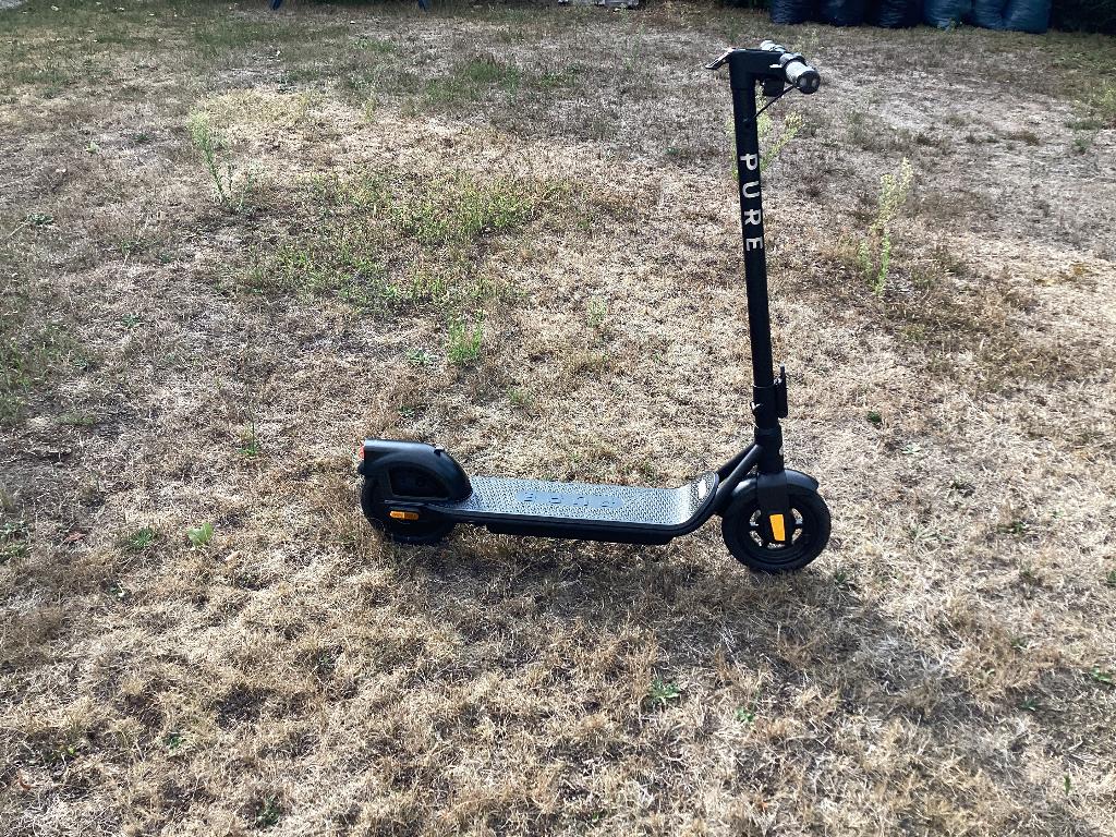 Trottinette PURE ELECTRIC Pure Air3 noir mat, derniers 47 km, Vélos & Vélomoteurs, Enlèvement, Comme neuf, Step électrique (E-scooter)