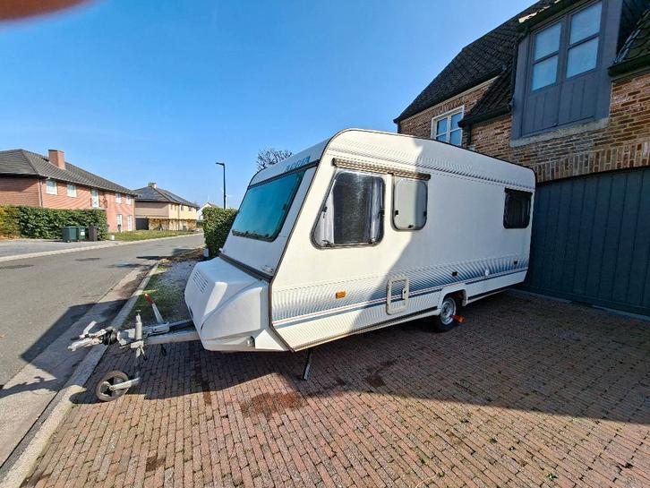 verzorgde caravan met 4 slaapplaatsen GERESERVEERD, Caravans en Kamperen, Caravans, Particulier, tot en met 4, 750 - 1000 kg, Rondzit