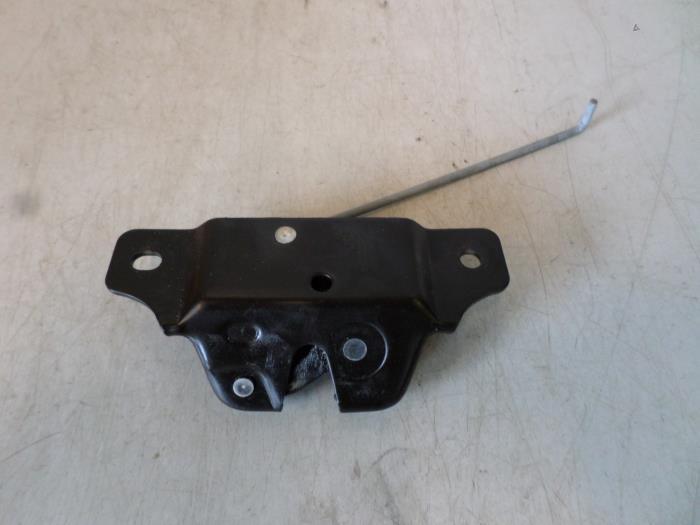 Serrure hayon d'un Peugeot 206, Autos : Pièces & Accessoires, Carrosserie & Tôlerie, Peugeot, Utilisé, 3 mois de garantie, Enlèvement ou Envoi