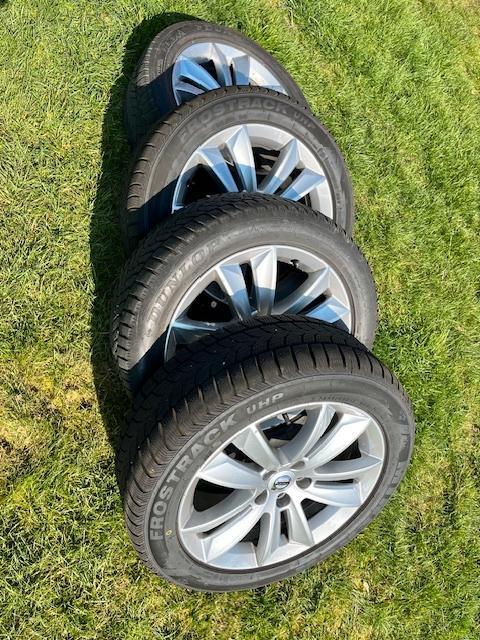 Kit pneus d'hiver + jantes Volvo V60 II 2018-2025, Autos : Pièces & Accessoires, Pneus & Jantes, Jante(s), Pneus hiver, 17 pouces