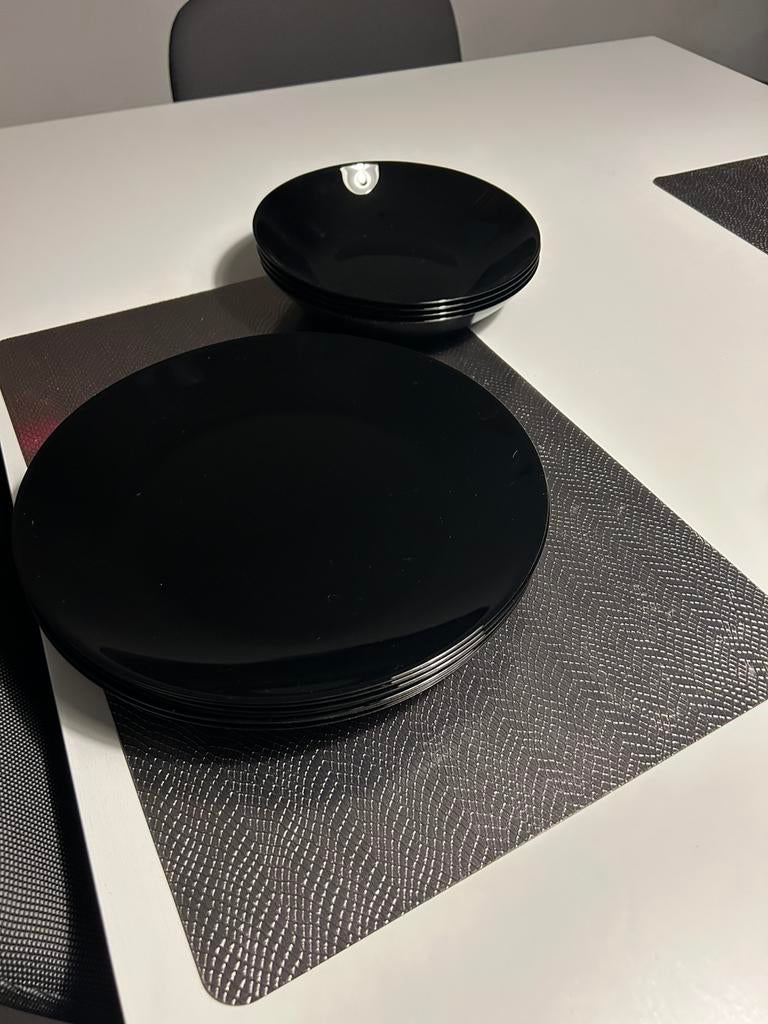 7 platte en 4 diepe borden gratis, Ophalen, Zo goed als nieuw