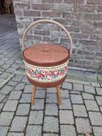 Vintage naaidoos krukje met inhoud, Ophalen