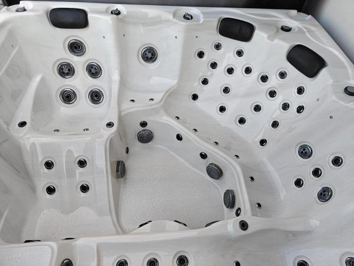 Jacuzzi SUNSPA Tenerife, Tuin en Terras, Bubbelbaden en Hottubs, Zo goed als nieuw, Vast, Filter, Trap, Ophalen of Verzenden