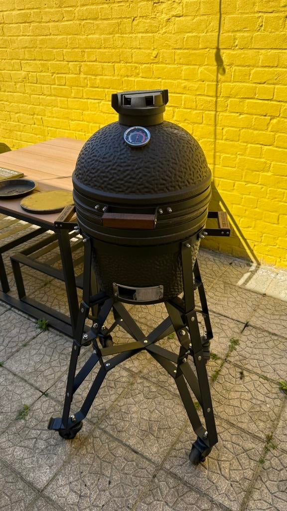 The bastard urban compact, Tuin en Terras, Houtskoolbarbecues, Gebruikt, Ophalen