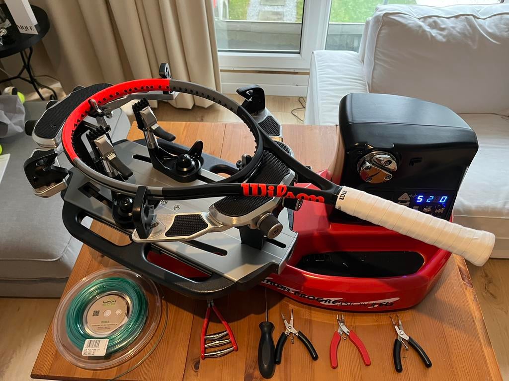 Tennis rackets bespanning service, Enfants & Bébés, Jouets | Circuits, Comme neuf, Enlèvement ou Envoi